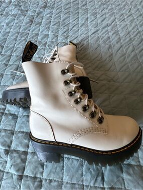 Dr. Martens Leona Platform Bootie - Women's US SIZE 7 L
